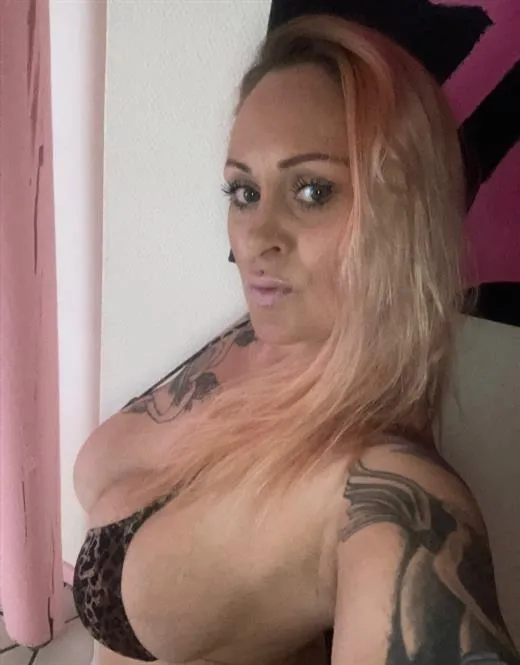Emanuela Alexandra, horny girls in Ireland - 13531