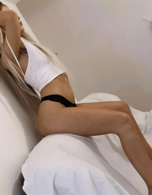 Gloria Yewon, horny girls in Germany - 12562