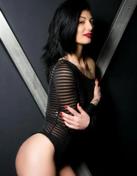 Escort Model Mari Atta, Ireland - 2171