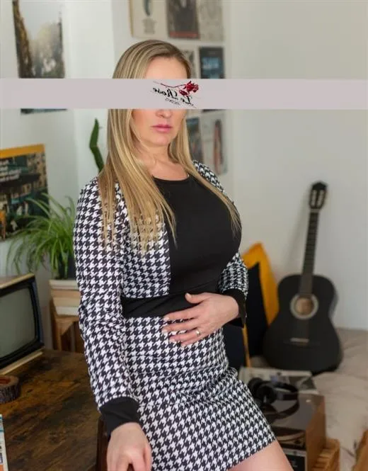 Escort Model Mehroze, Switzerland - 12221