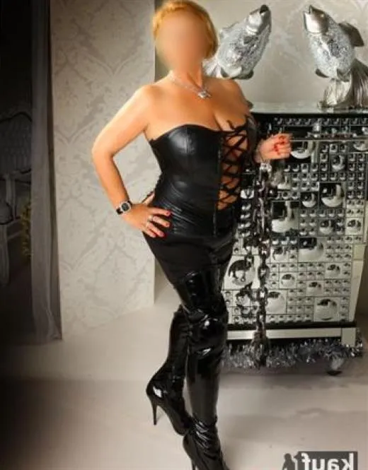 Suzsane, horny girls in France - 15214