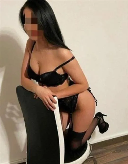 Escort Model Winelle, France - 9771