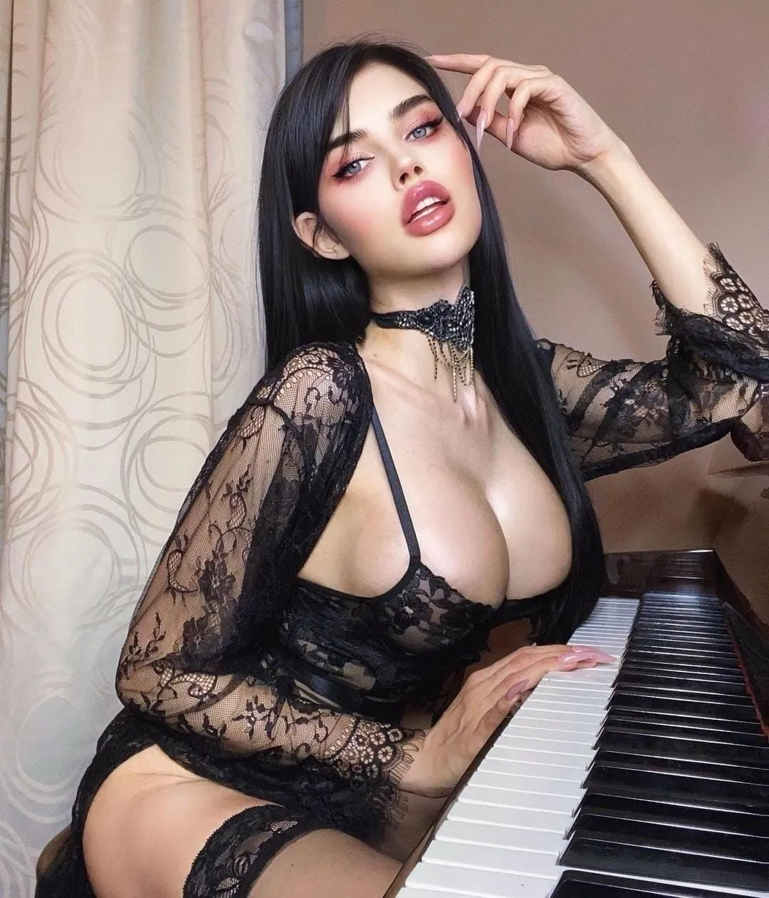 Niroshinie escort