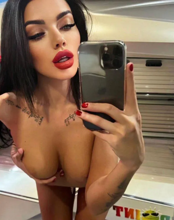 Parniyansadat escort